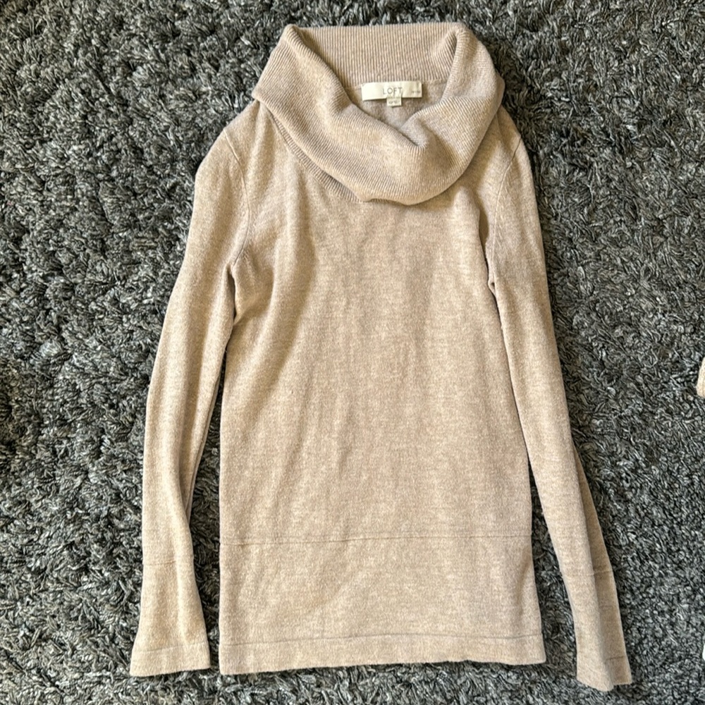 LOFT womens turtleneck oversized xsp shirt/sweater beige